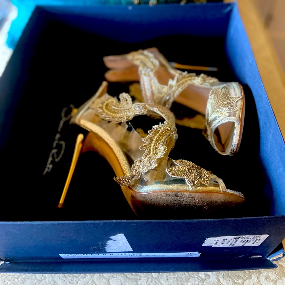 Oscar de la Renta Ambria Embroidered Metallic 8.5